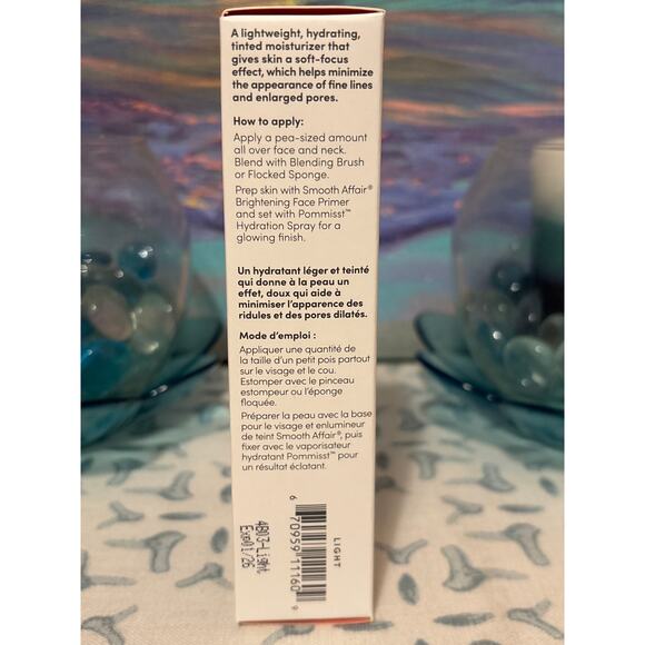 Jane Iredale Dream Tint Tinted Moisturizer SPF 15 in Shade Light - Picture 5 of 6